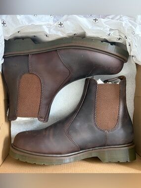 Dr. Martens 2976 Crazy Horse Chelsea Boots - Unisex